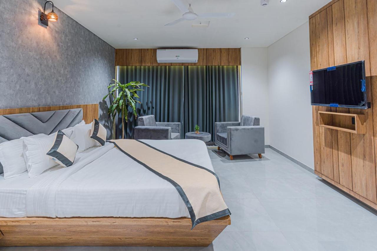 גנדהינאגר Hotel The Grand Heaven מראה חיצוני תמונה