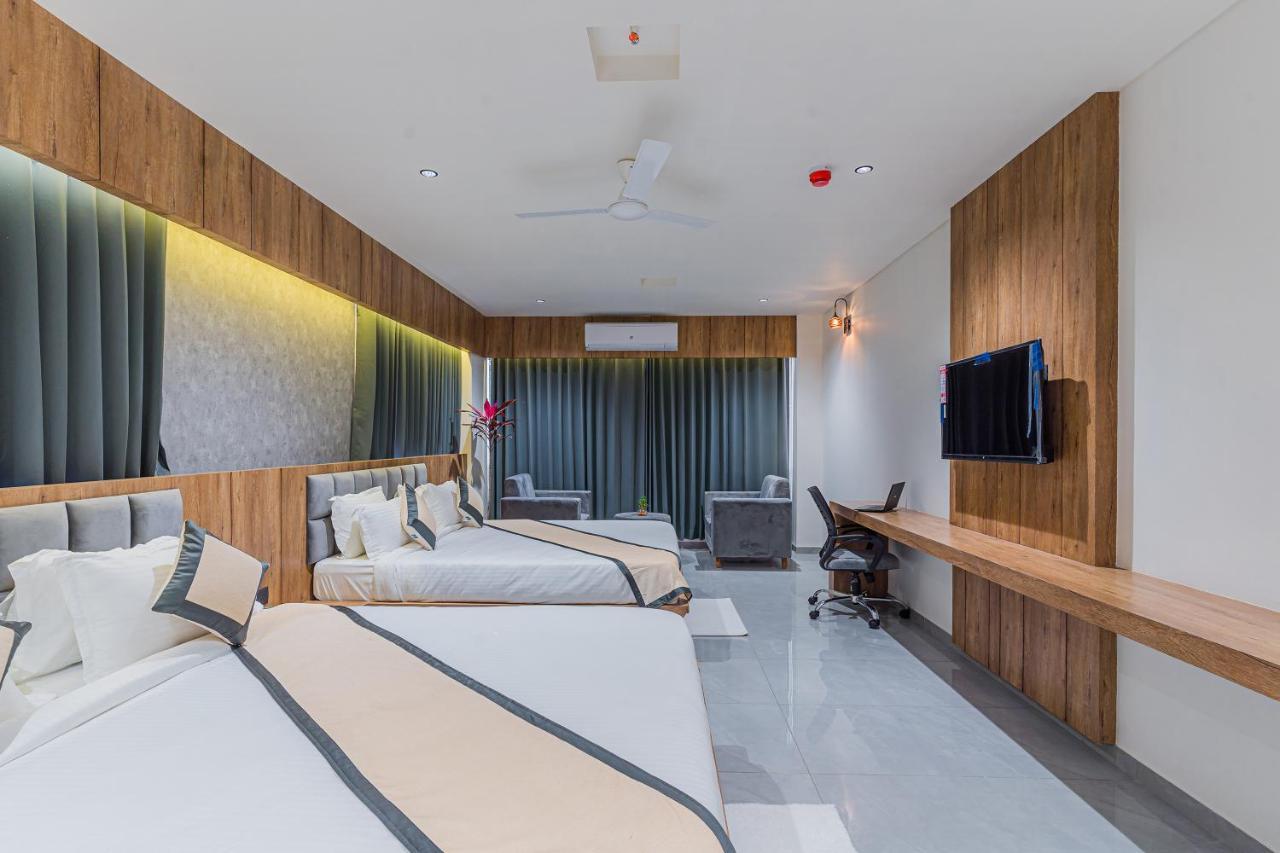 גנדהינאגר Hotel The Grand Heaven מראה חיצוני תמונה